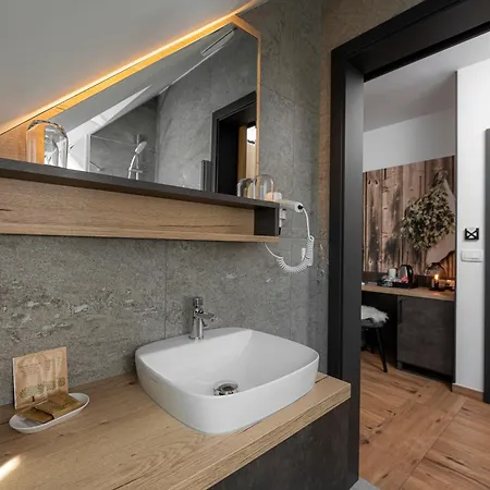 Veldes Oda ve Kahvaltı 4*