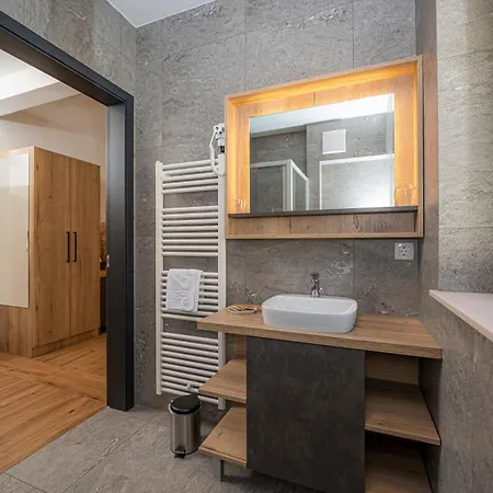 Oda ve Kahvaltı Veldes 4*