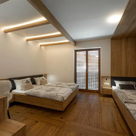 Oda ve Kahvaltı Veldes 4*