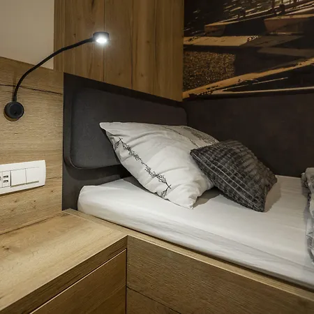 Oda ve Kahvaltı Veldes 4*